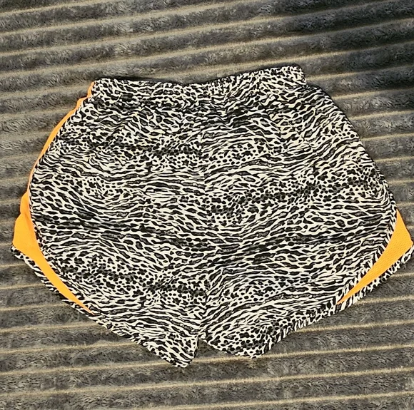 Womens Nike shorts size small - Picture 2 of 5